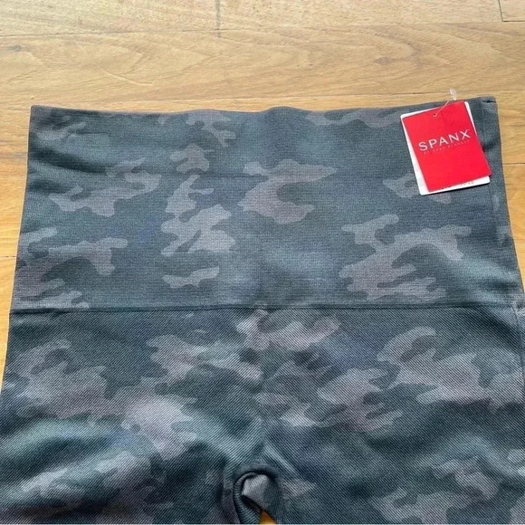 Spanx Look at Me Now Seamless Leggings - Black Camo - Picture 4 of 9